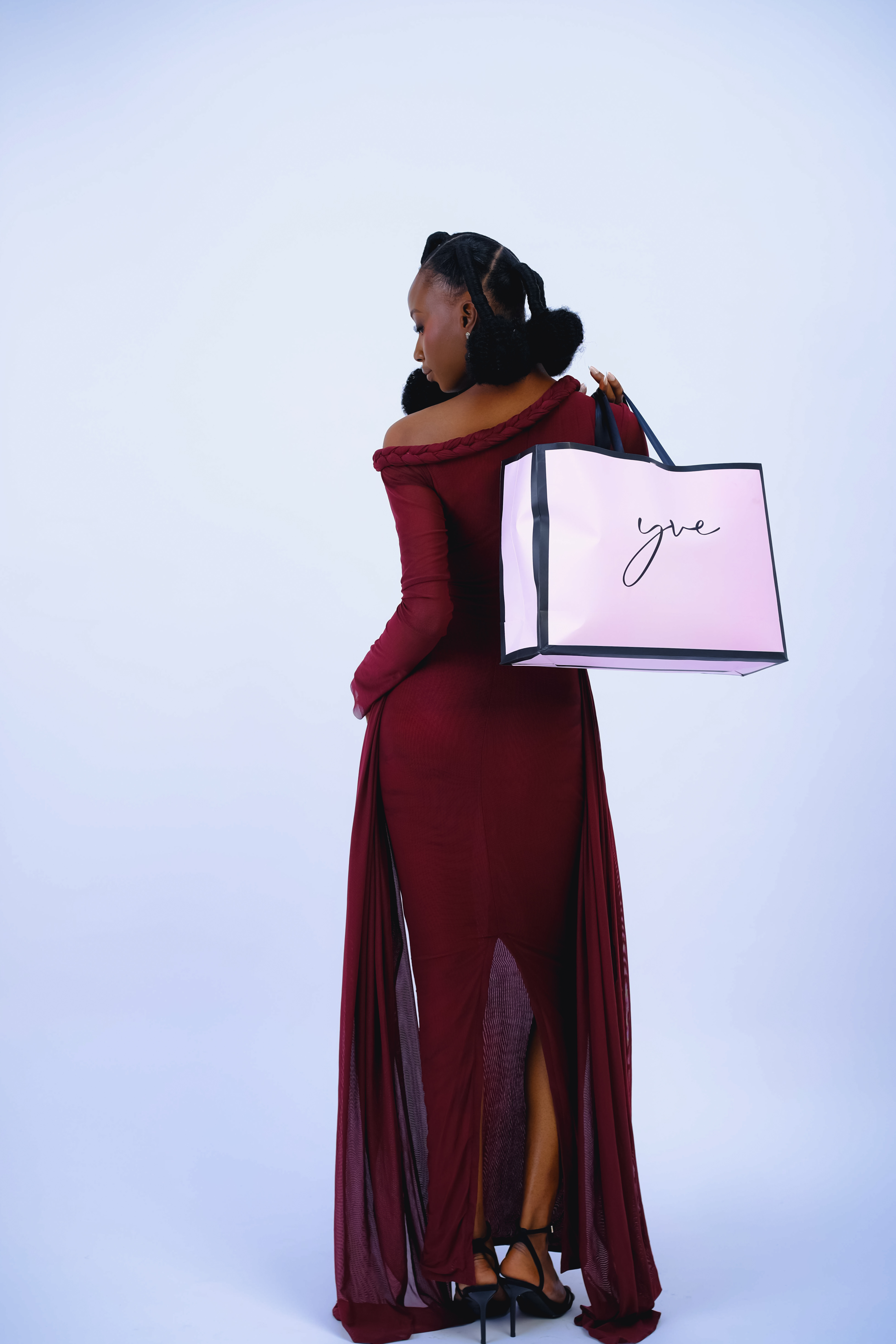 Yve fashion delivery