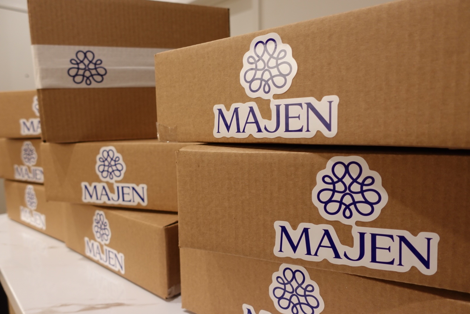 Majen shipping boxes
